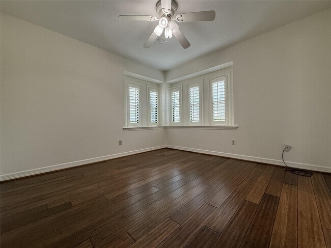 Building Photo - 5007 Shady Nook Ct