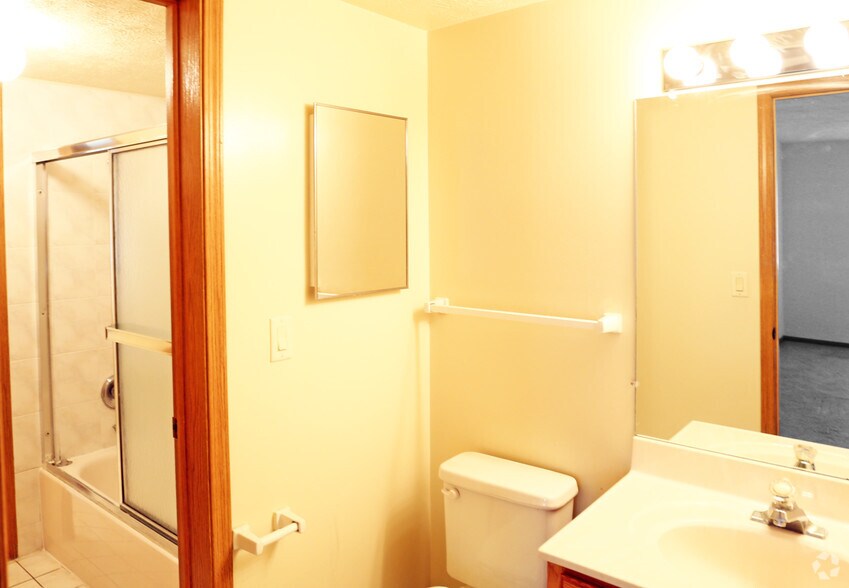 Lake Candlewood Apartments 1506 N 120th Plz Omaha NE 68154