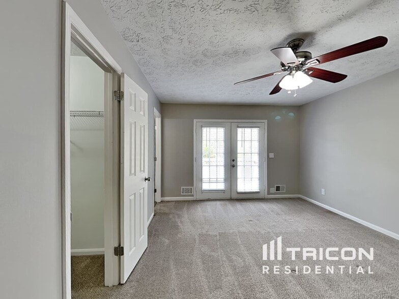 Building Photo - 425 Monivea Ln