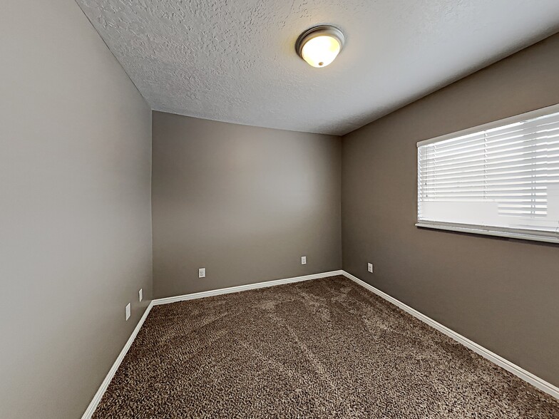 Building Photo - 447 S 1250 E
