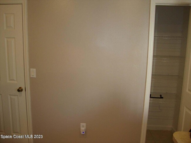 Building Photo - 655 Margie Dr