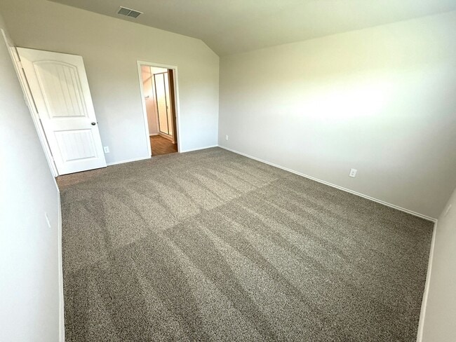 Building Photo - 211 Wirecrested Dr