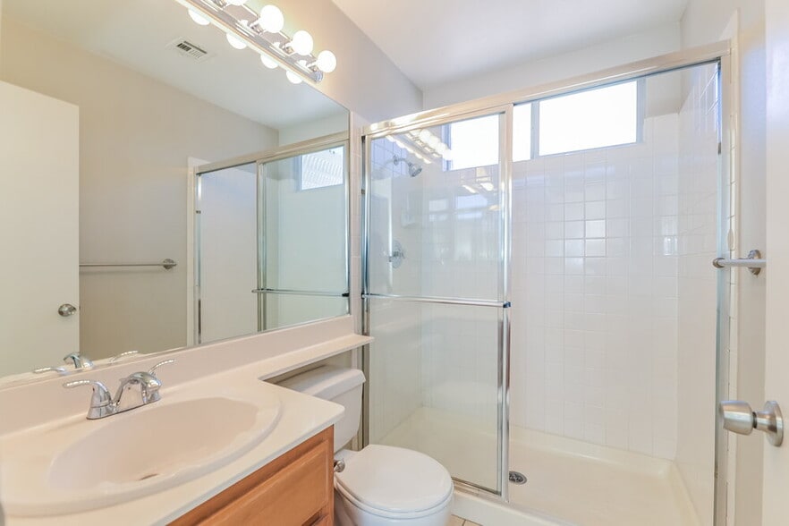 Building Photo - 2642 Ridgewater Cir
