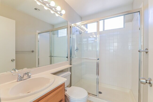 Building Photo - 2642 Ridgewater Cir