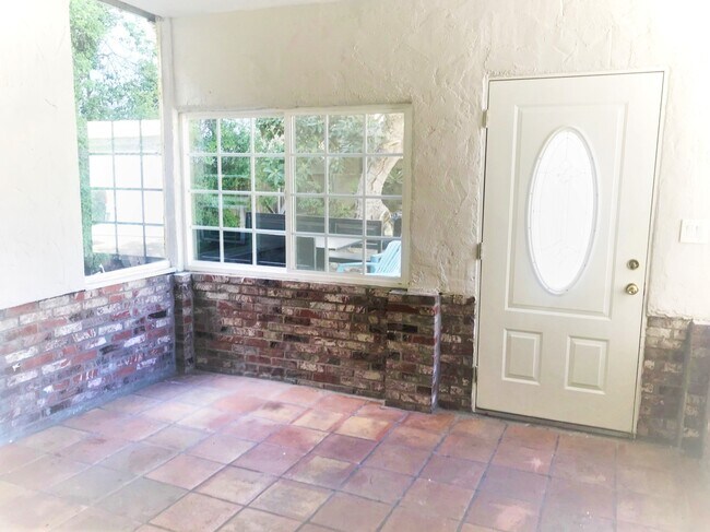 Building Photo - 10625 Kinnard Ave