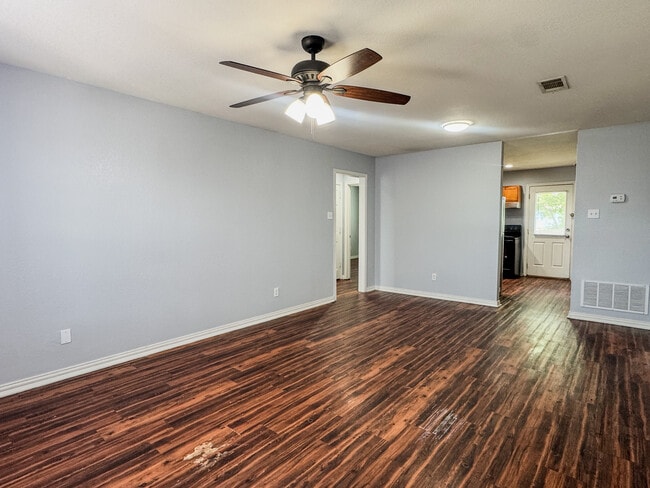 Building Photo - 1712 Manor Garden Curve