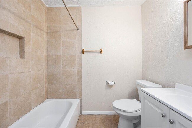 Building Photo - 10707 Forest Leaf Dr