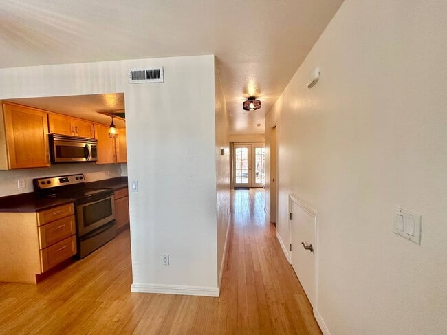 Building Photo - 127 E Hersey St