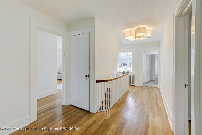 Building Photo - 570 N Edgemere Dr