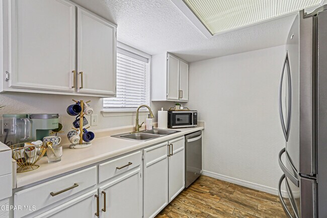 Building Photo - 12120 Desert Quail Ave