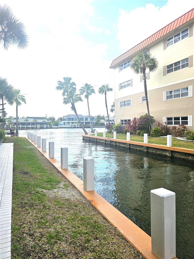 Building Photo - 2097 S Ocean Dr