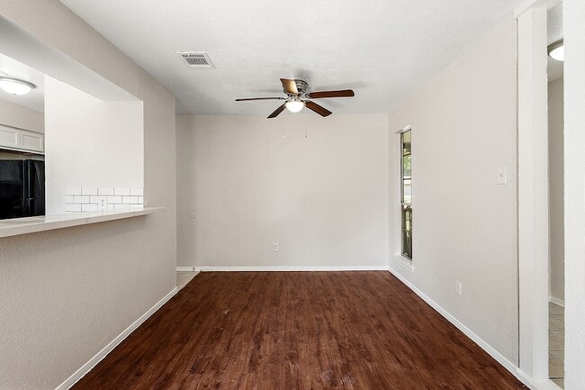 Building Photo - 22307 Red River Dr