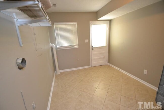 Building Photo - 7801 Fairmont Ct