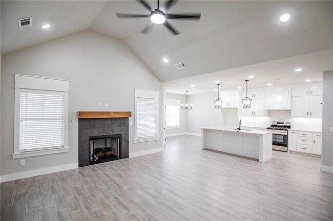 Building Photo - 14 Kinloch Dr