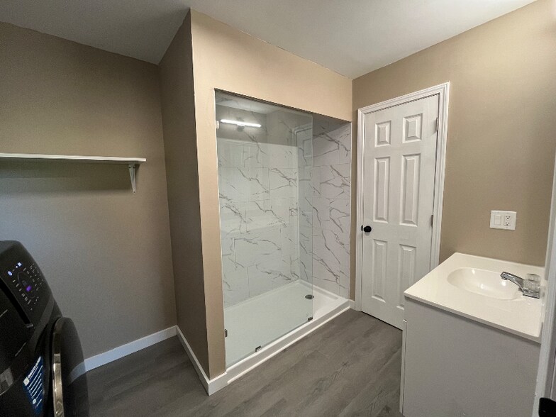 Building Photo - 47370 Vena Dr