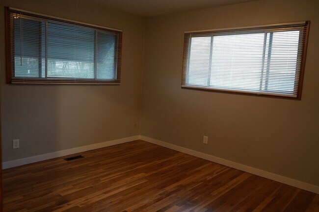 Building Photo - r3409NE59thStVancouver