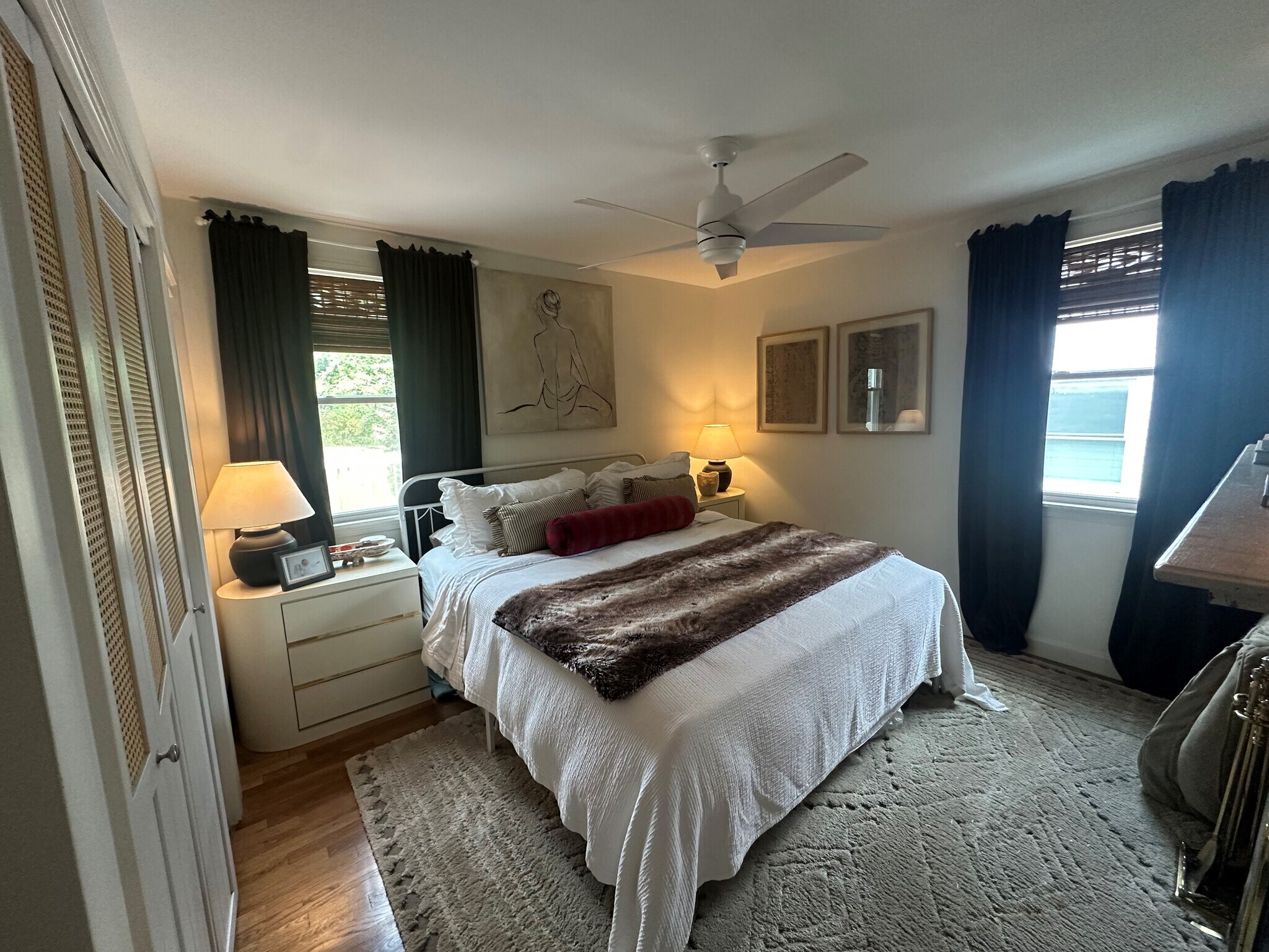 Larger of the 2 bedrooms. - 5623 Meadowcrest Ln