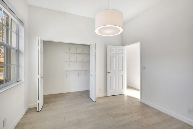 Building Photo - 1898 Capeside Cir