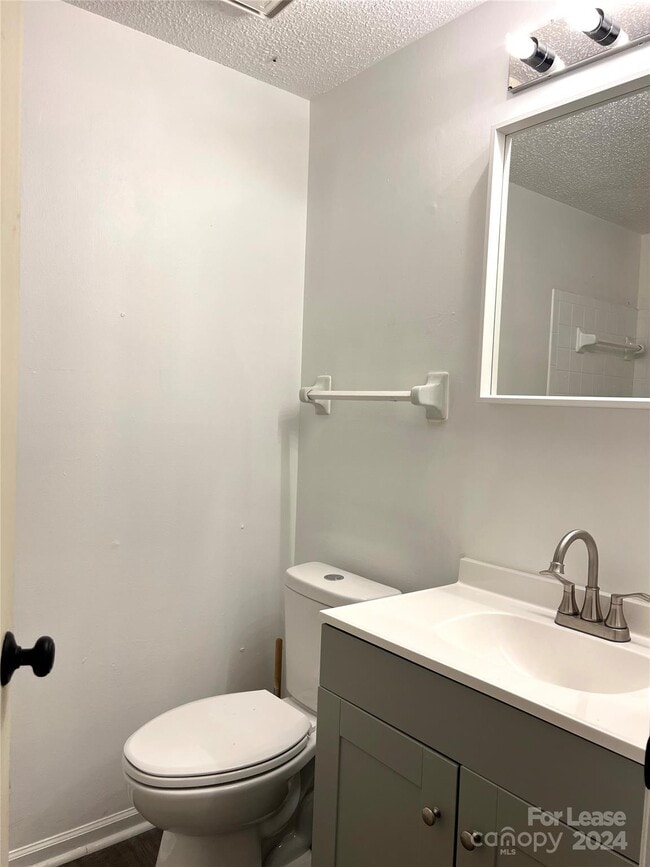 Building Photo - 1600 Arlyn Cir