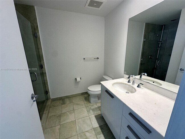 Building Photo - 1060 Brickell Ave