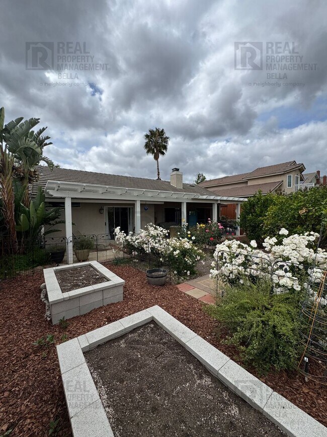Building Photo - Spacious & Stylish Living in the Heart of Lake Elsinore