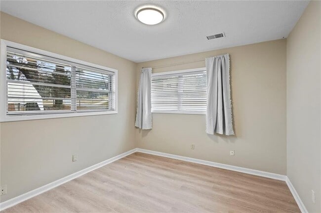 Building Photo - 1201 Shoreham Dr