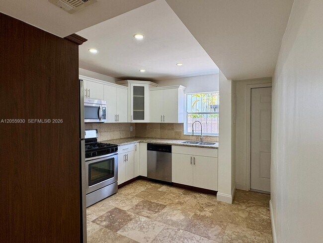 Building Photo - 6979 SW 110th Ct