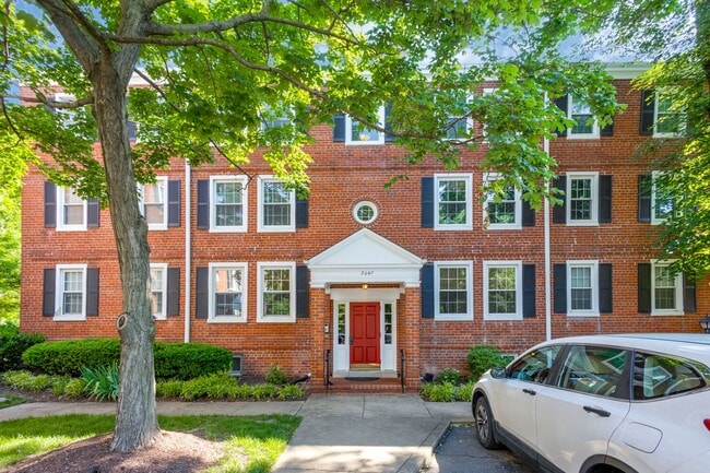 Building Photo - Fairlington 2 BR Condo for Rent!