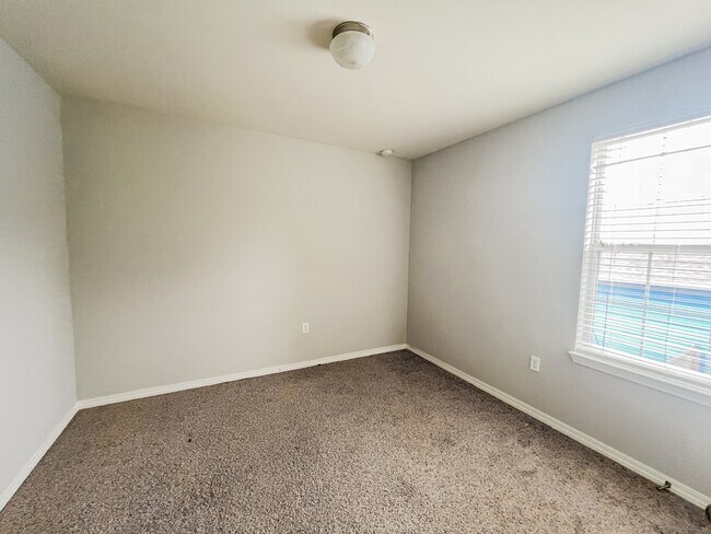 Building Photo - 122 Peoria Blvd