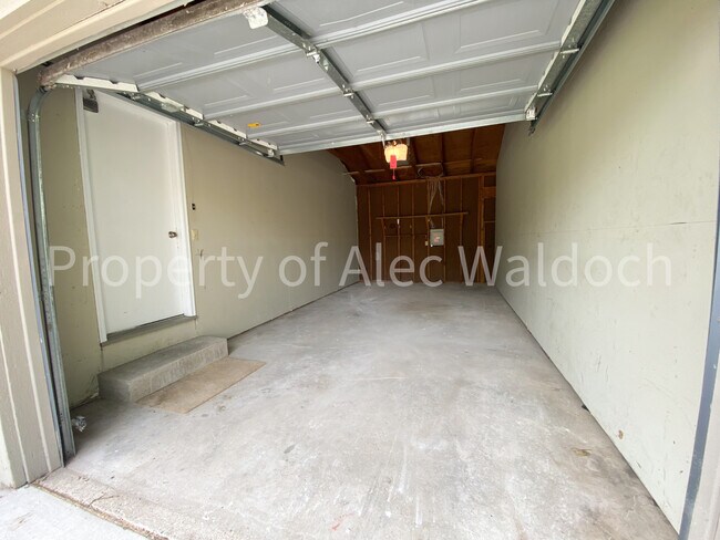 Building Photo - 2103 County Rd E