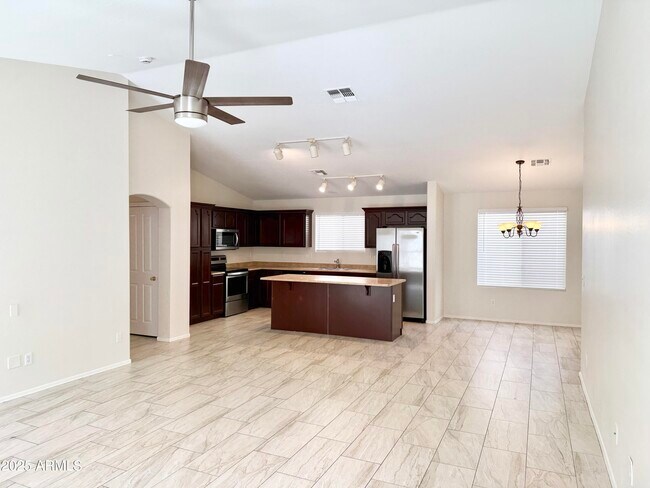 Building Photo - 13927 W Port Royale Ln