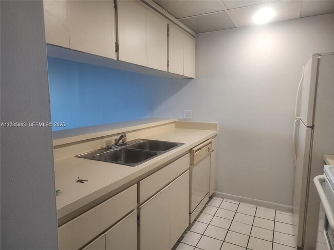 Building Photo - 8100 Geneva Ct