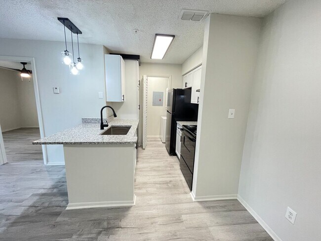 Building Photo - Fully Renovated 1-Bedroom, 1-Bath Condo in Gated Community – Available Now!