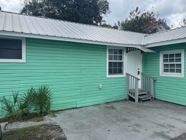Primary Photo - SRATm Triplex 1009 &amp; 1011 26th Ave W B...