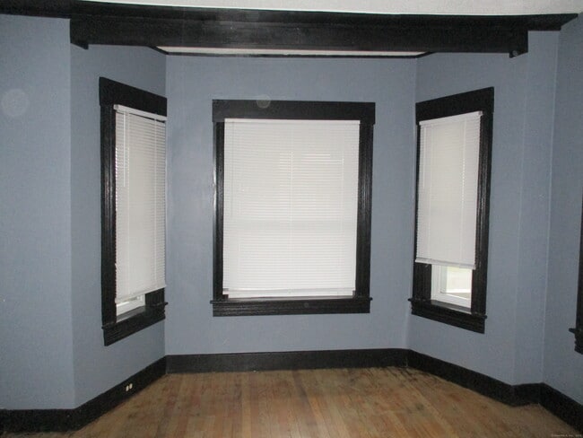 Building Photo - 167 S Main St