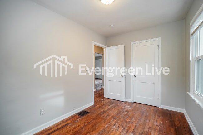 Building Photo - 3081 Grasmere Ave