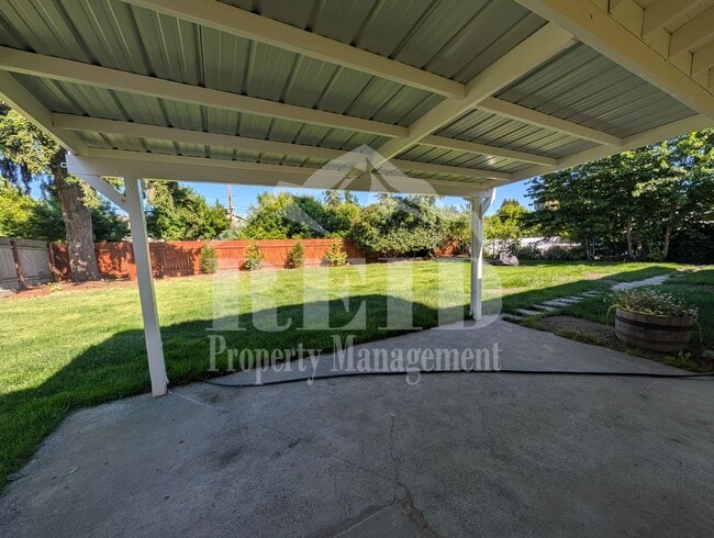 Building Photo - Comfortable Single-Story Rambler in Central Kitsap