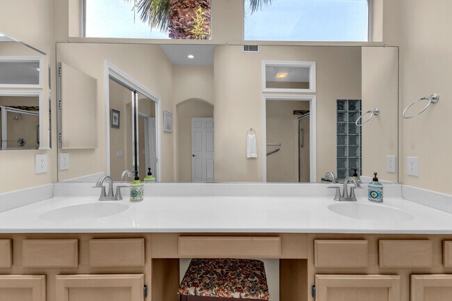 Building Photo - 37468 Westridge Ave
