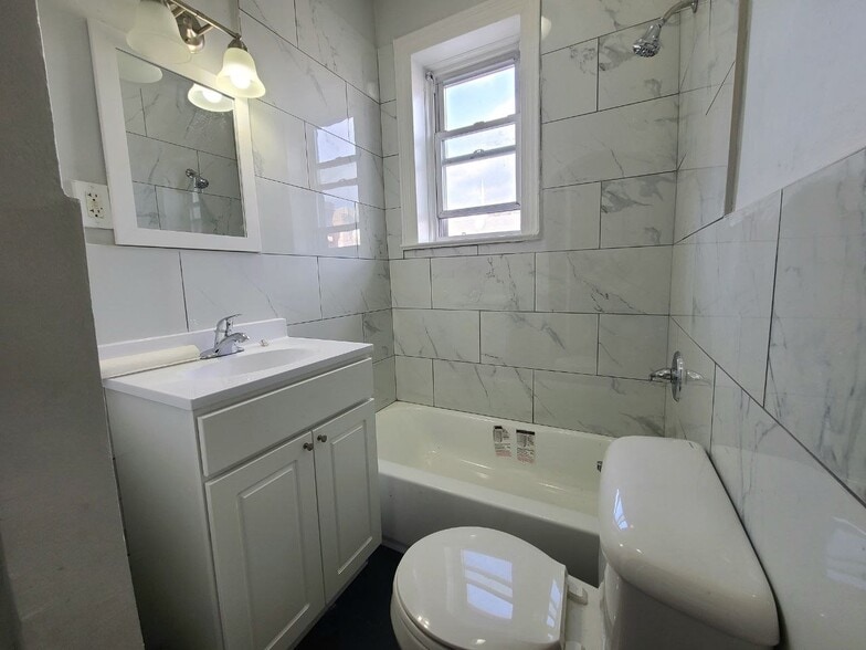 Building Photo - 684 Summer Ave