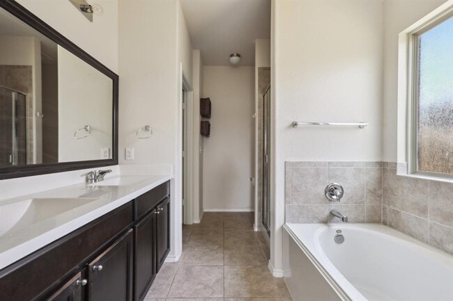 Building Photo - 5713 Kennedy St