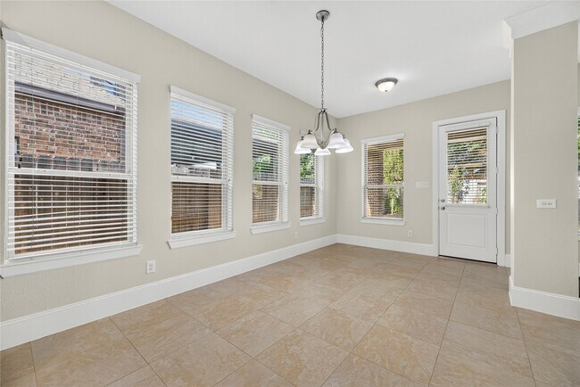 Building Photo - 10510 Trinity Springs Dr