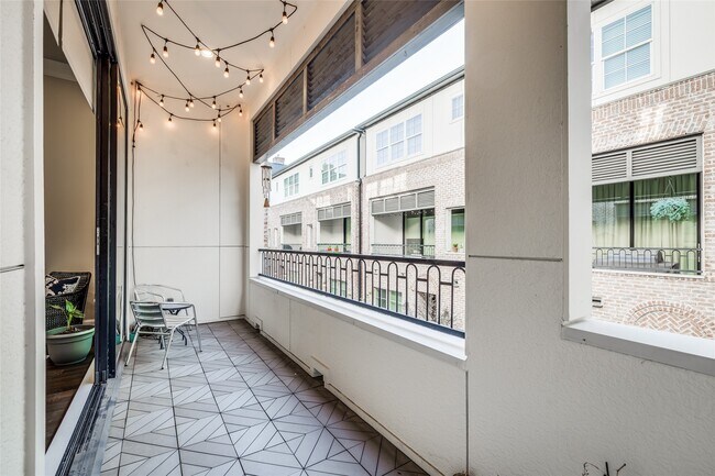 Building Photo - 6056 Kansas St