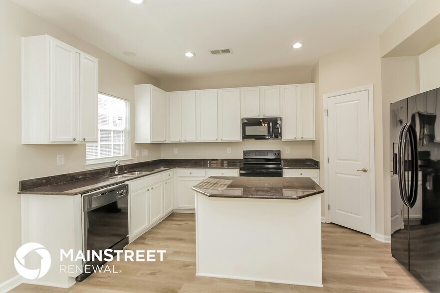 Building Photo - 16611 Crimson Sargent Dr