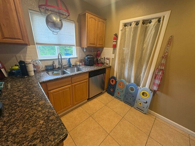Building Photo - Cozy 2 Bedroom Near Downtown – Pre-Lease Available Today!