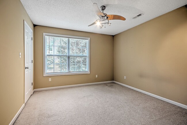 Building Photo - 132 Amanda Ln