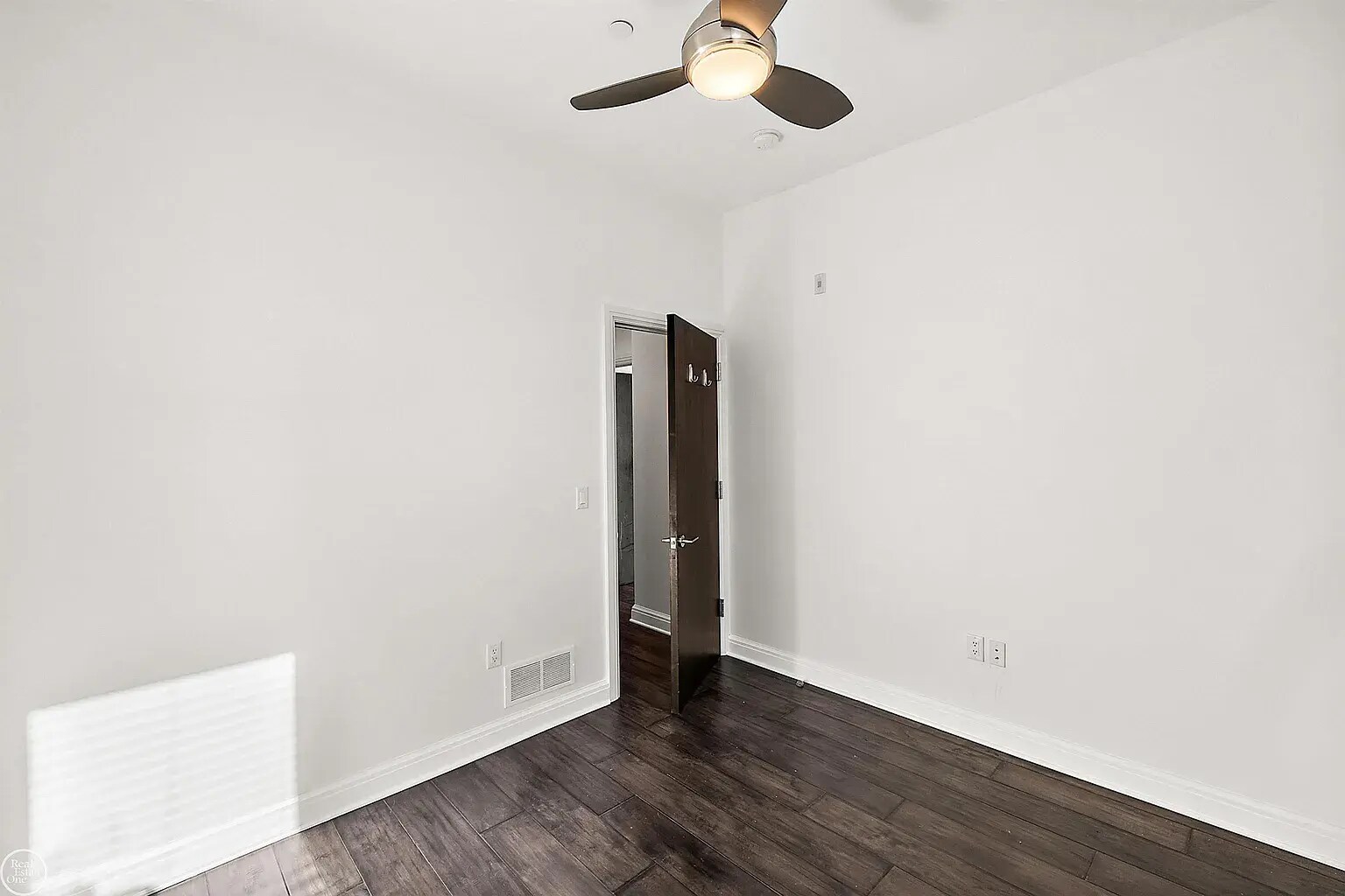 Building Photo - 438 Selden St