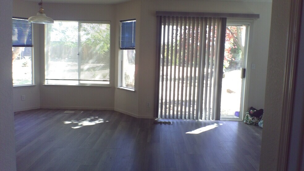 Building Photo - 737 Monte Carlo Dr