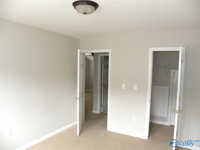 Building Photo - 102 Sunset Cir