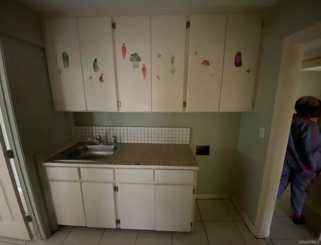 Building Photo - 508 Glenmore Rd