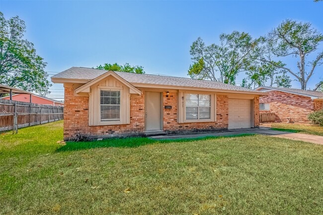 Building Photo - 7027 Inkberry Dr